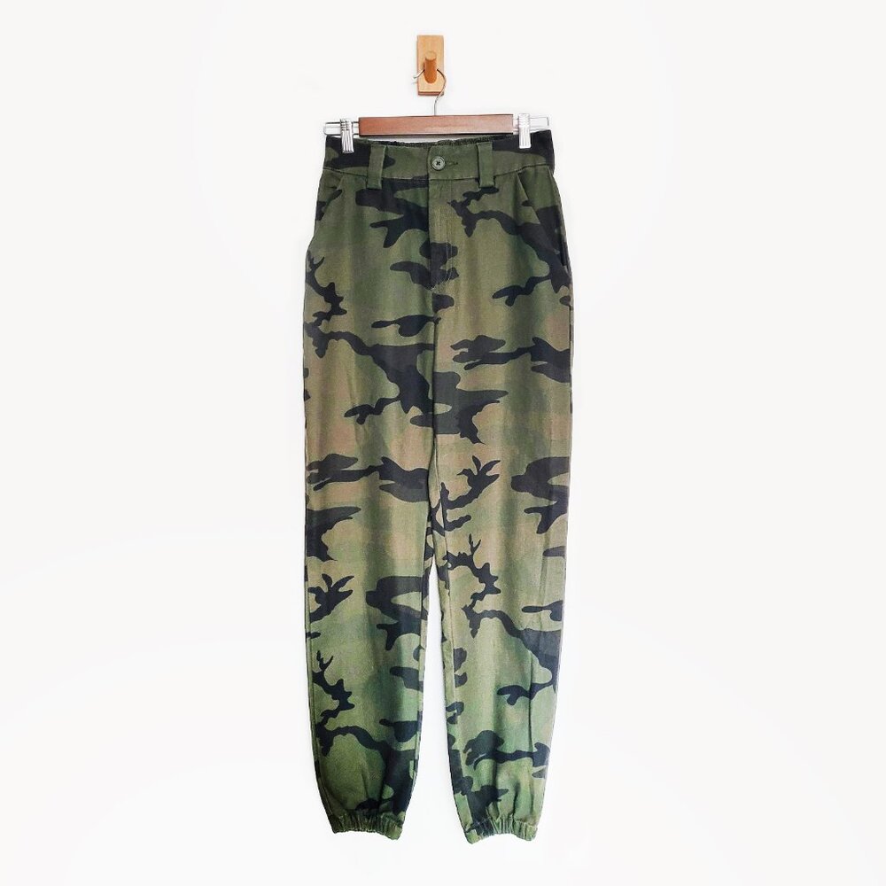 Aritzia TNA Alix Camo Jogger Pants - Size Small